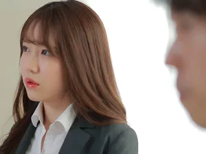 Không thể ngủ yên vì mẹ và cô em gái dâm đãng