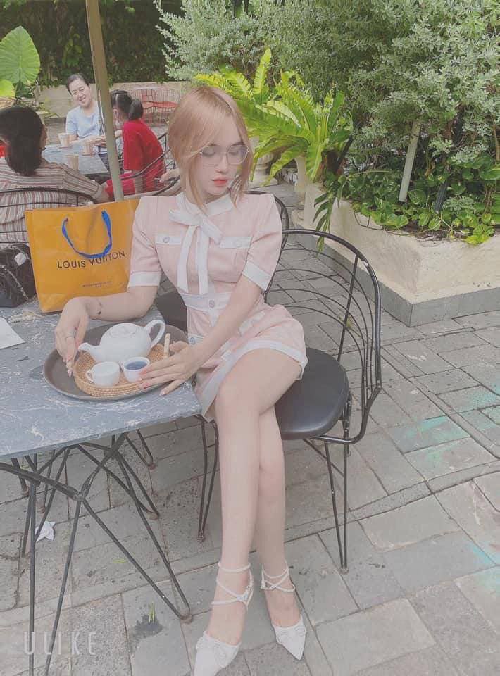 đang giờ nghỉ trưa thì bị cô bạn học xin mút tí…